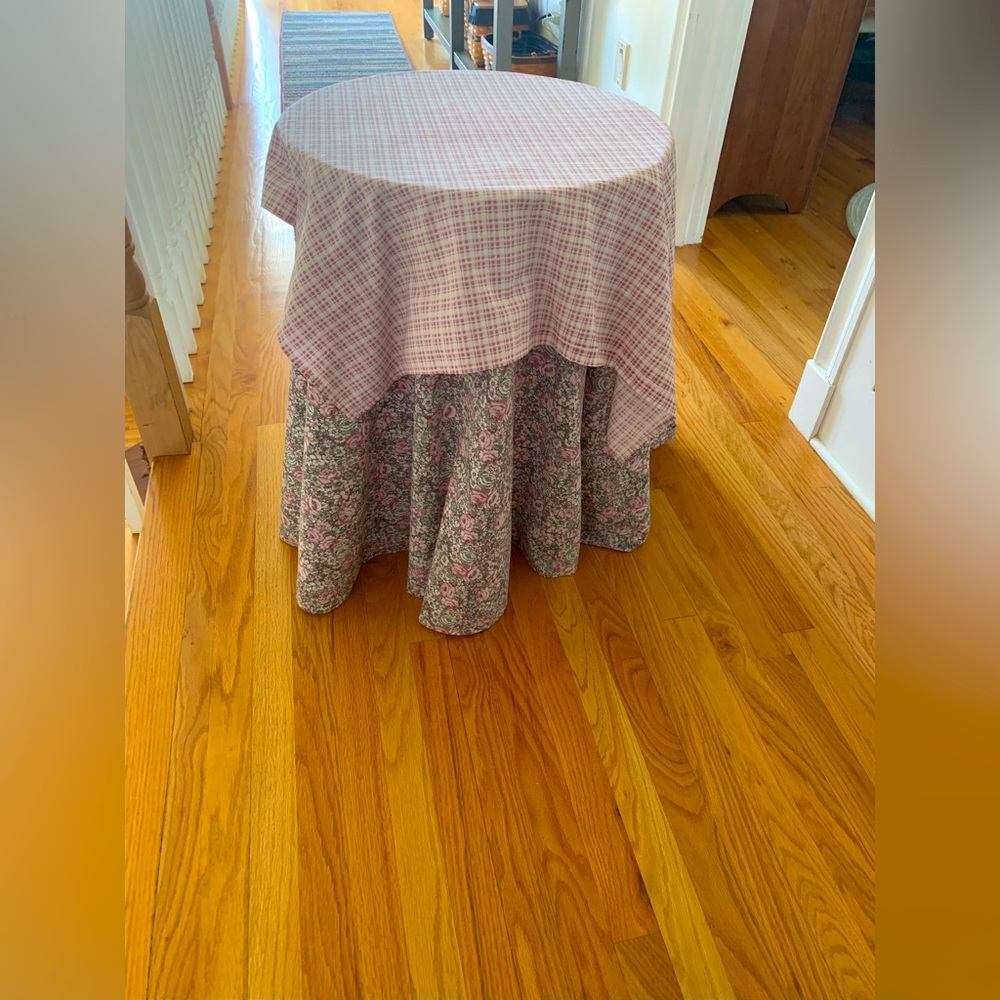 Table cloth with top scarf, for small table